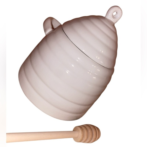 NWOT Ceramic Hive Shaped Honey Pot and Lid with Wooden Honey Dipper Cream & GLD - Picture 4 of 5